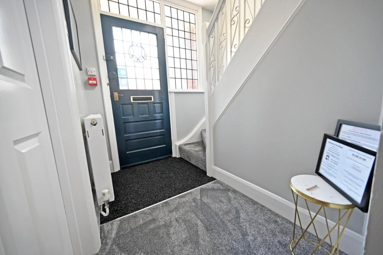 Central Townhouse With Free Onsite Ev Parking Villa Stratford-upon-Avon Exterior photo